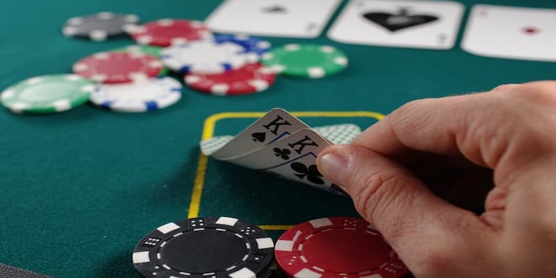 Những thủ thuật cần nắm trong luật chơi poker 